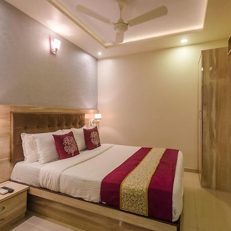 מומביי Hygienic Hotel Liberty Plaza מראה חיצוני תמונה