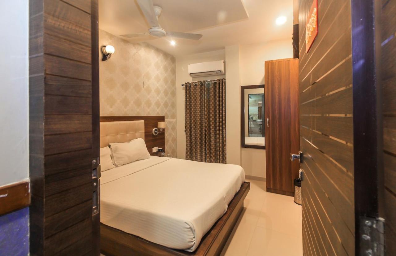 מומביי Hygienic Hotel Liberty Plaza מראה חיצוני תמונה