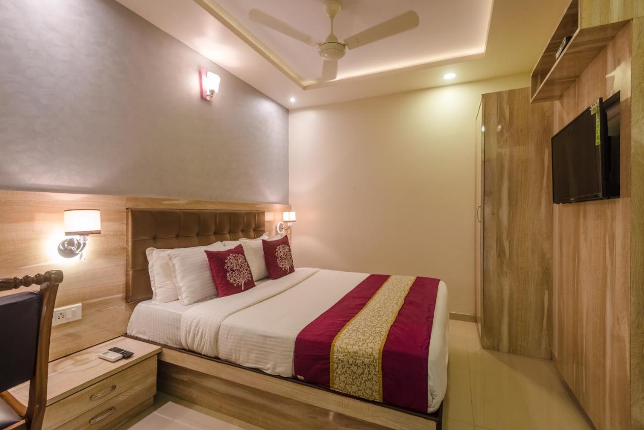 מומביי Hygienic Hotel Liberty Plaza מראה חיצוני תמונה