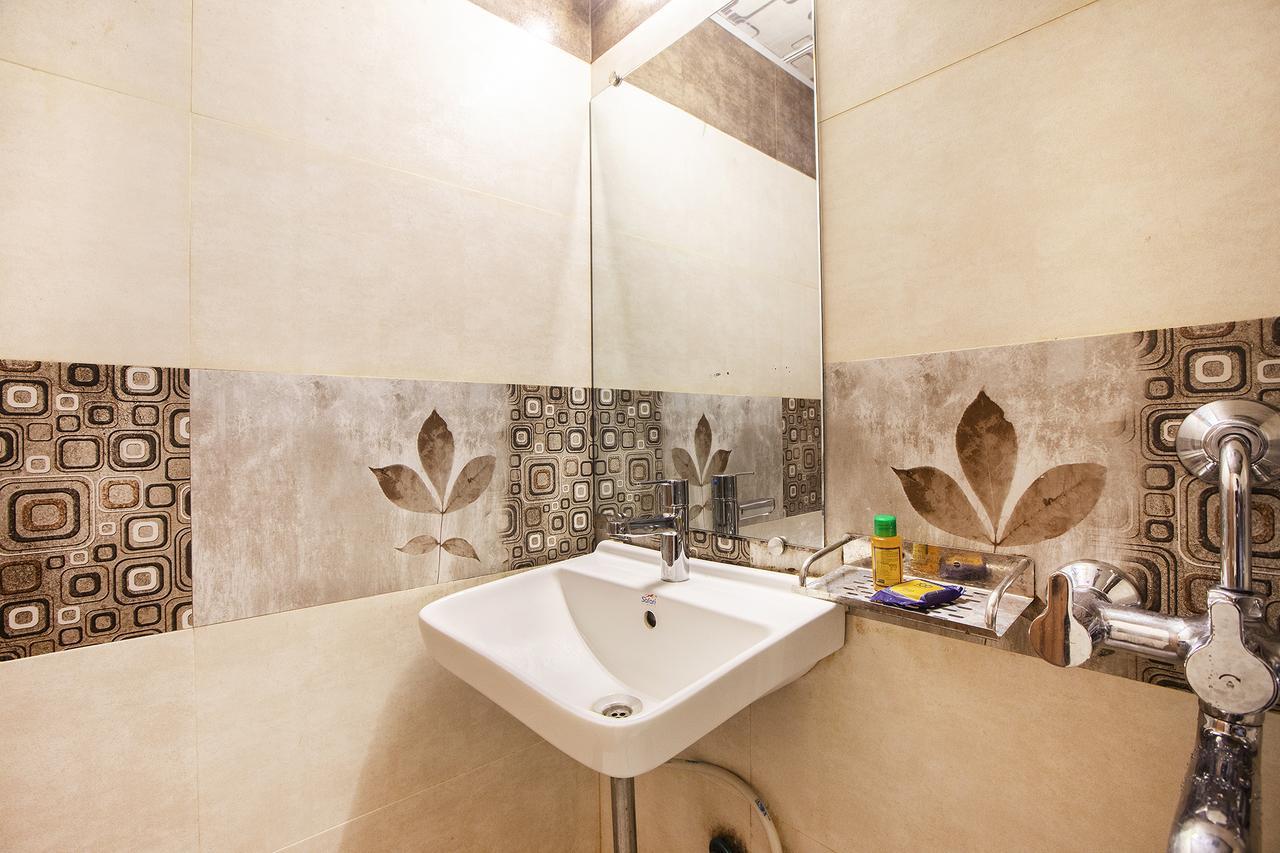 מומביי Hygienic Hotel Liberty Plaza מראה חיצוני תמונה