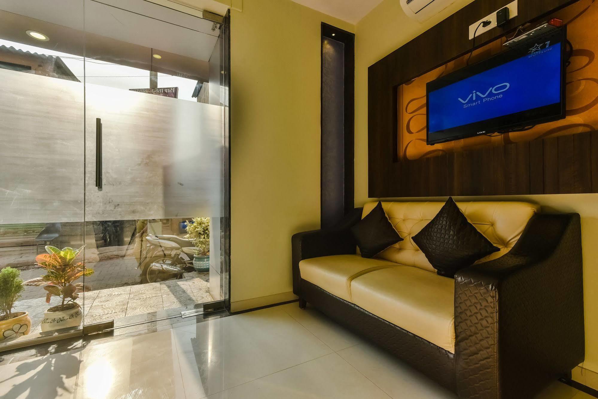 מומביי Hygienic Hotel Liberty Plaza מראה חיצוני תמונה