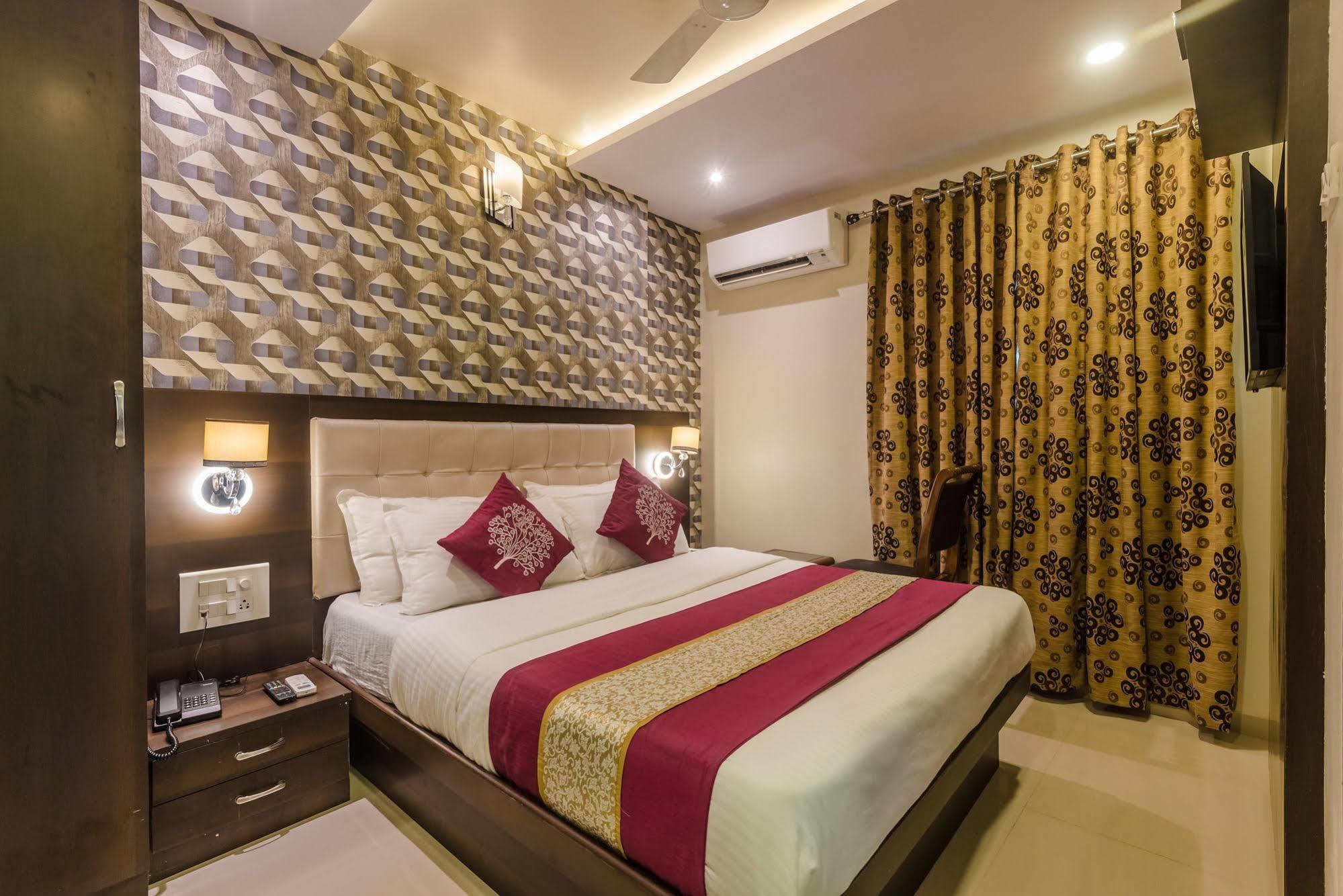 מומביי Hygienic Hotel Liberty Plaza מראה חיצוני תמונה